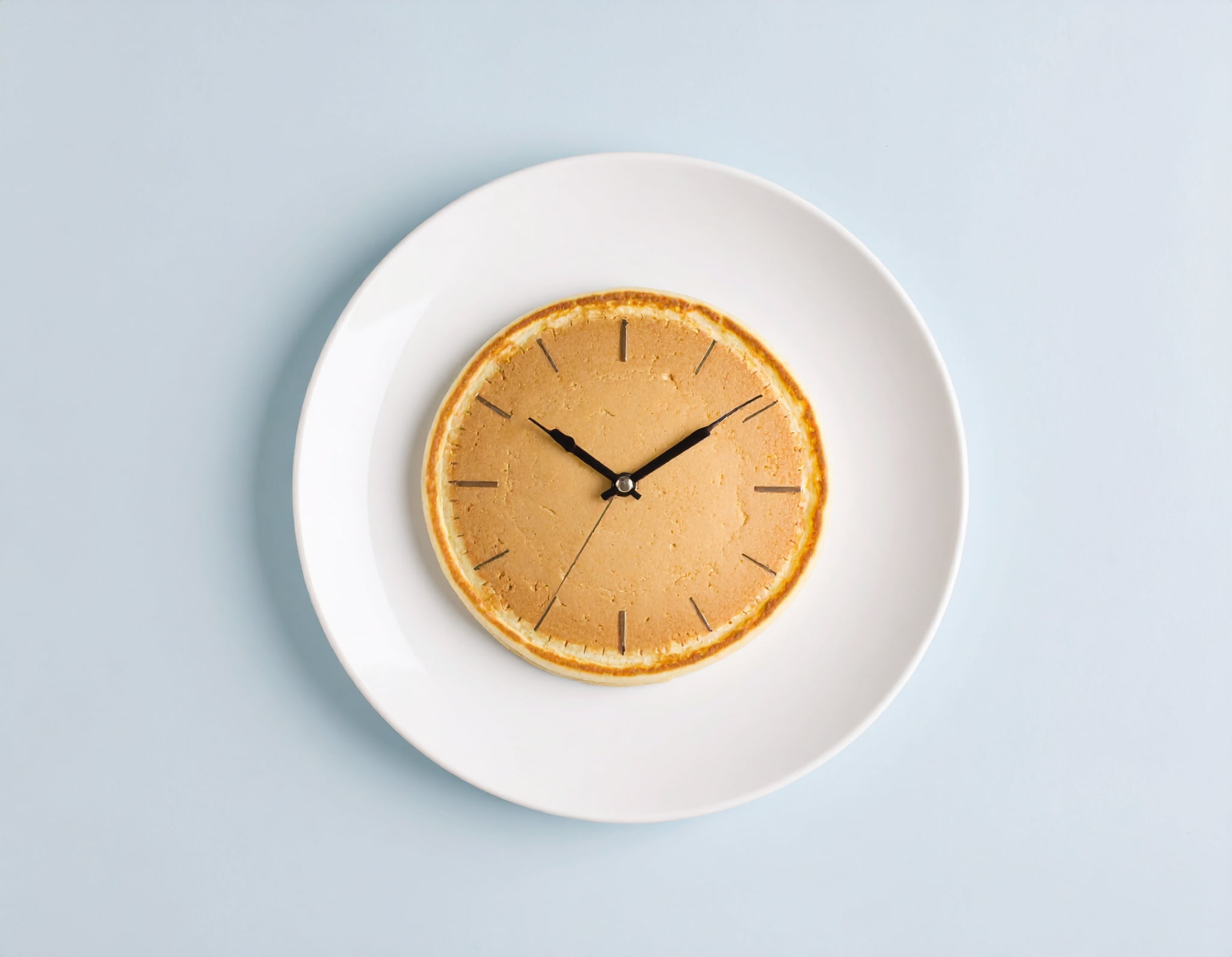 おやつの時間を決めてダラダラ食べるのを防止するイメージ