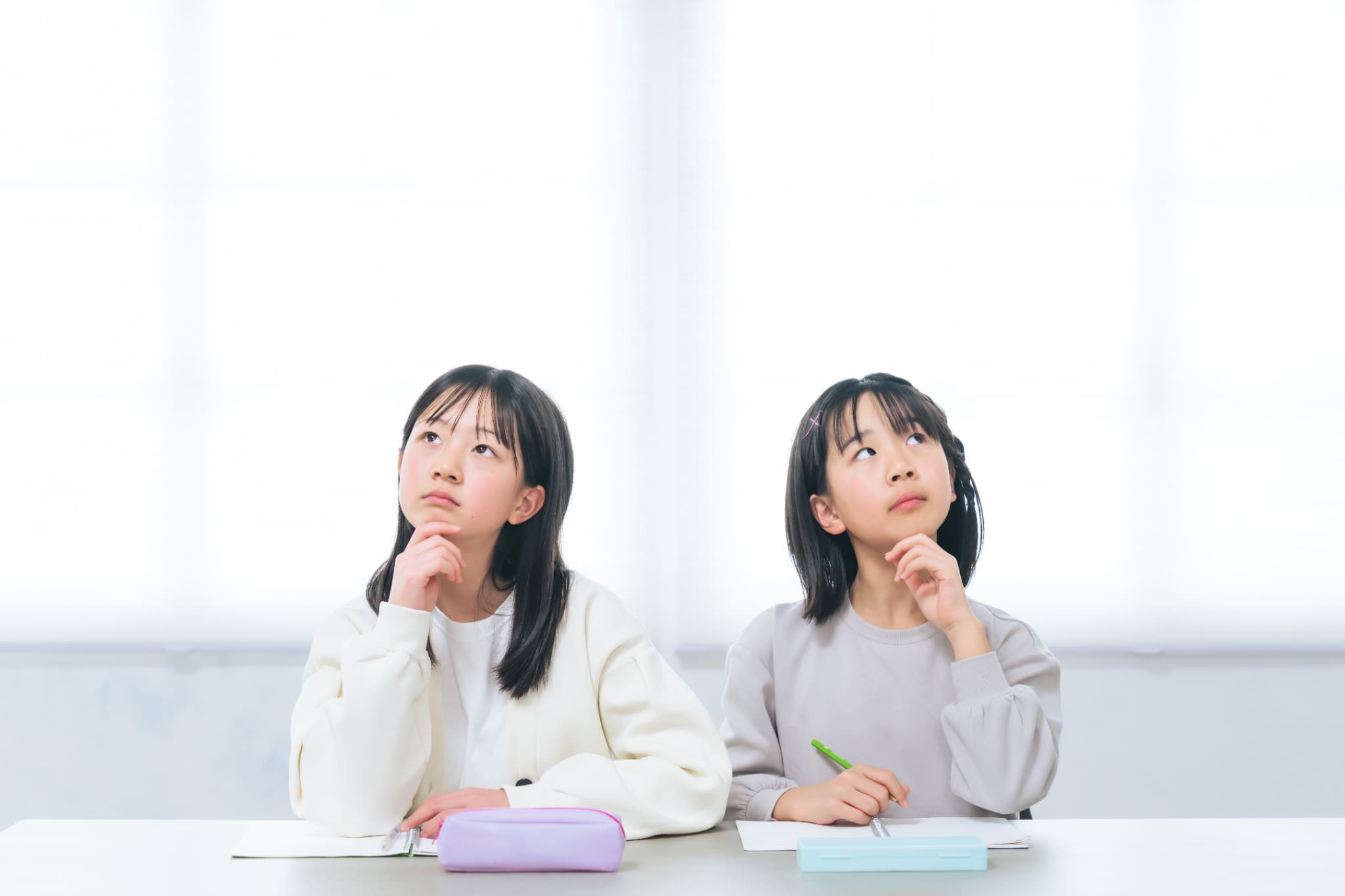 インビザライン・ファーストは何歳から対象なのか考える2人の女の子